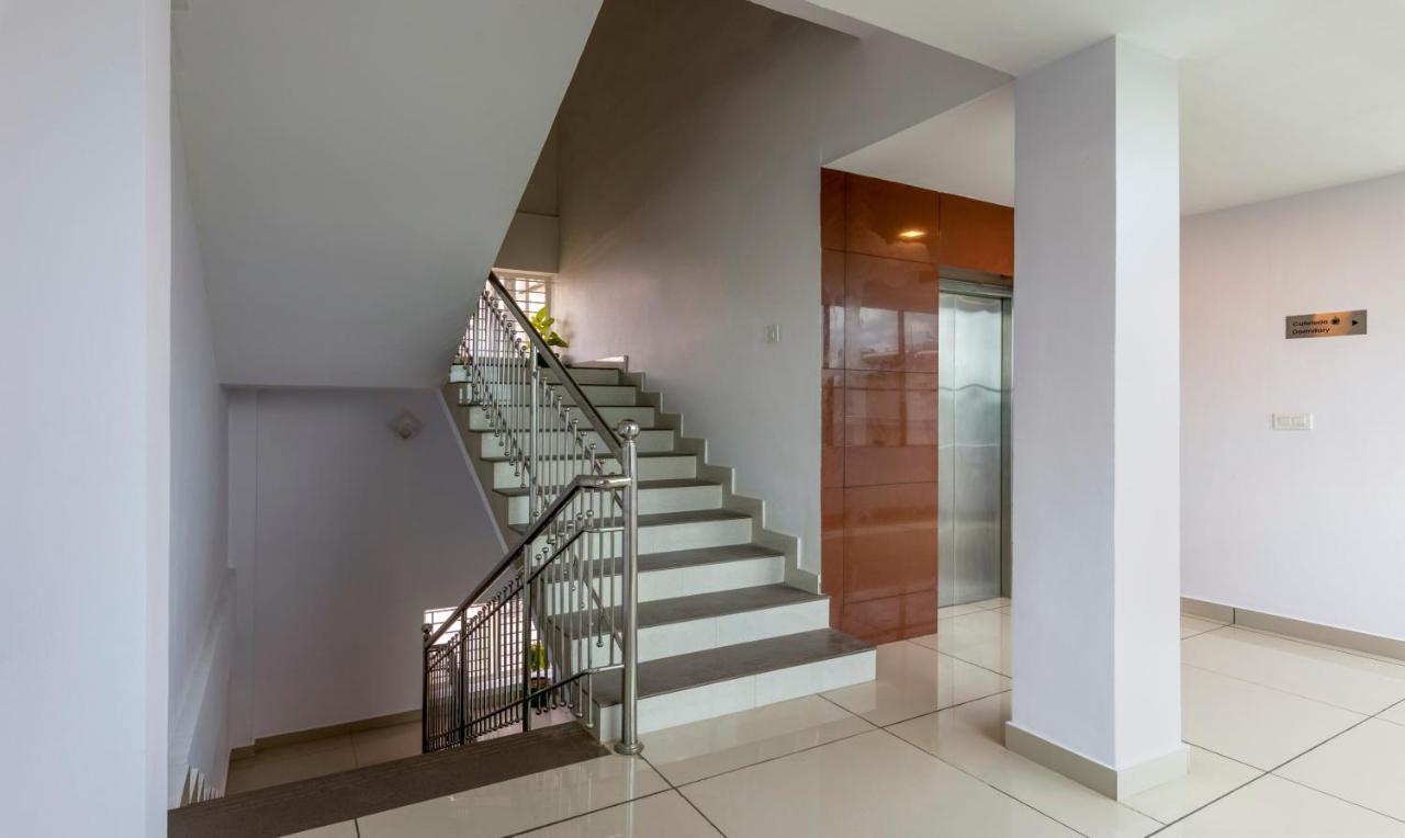 Treebo Trend Airport Avenue Plaza Cochin Airport Hotel Kochi Exterior foto