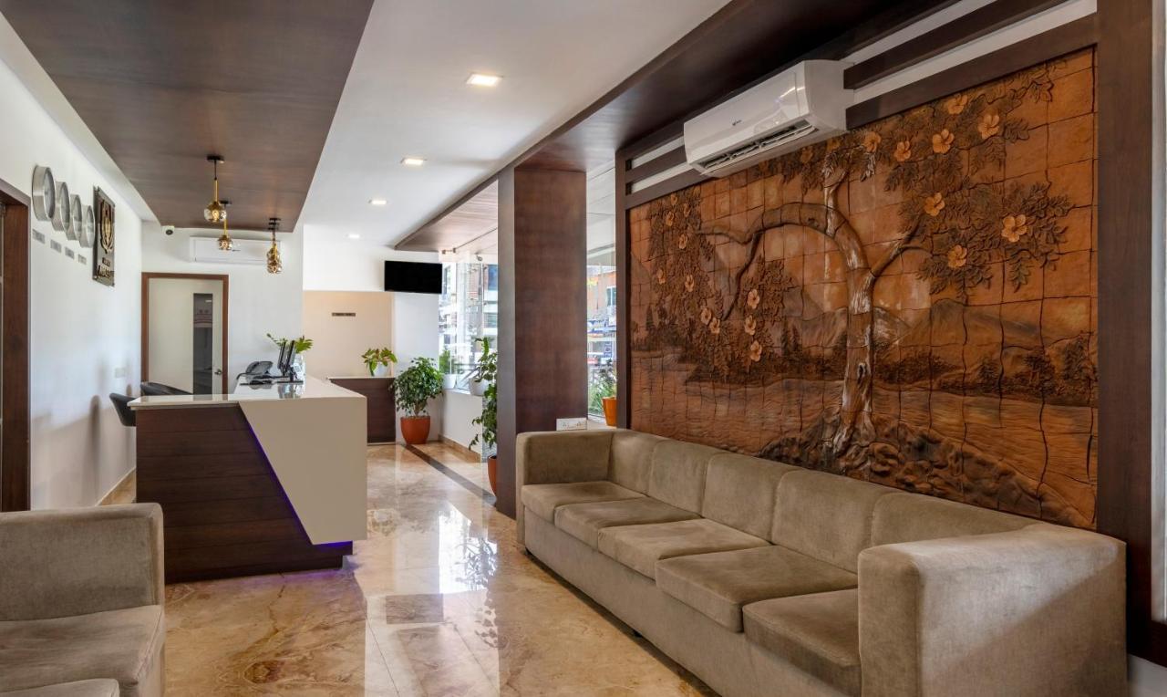 Treebo Trend Airport Avenue Plaza Cochin Airport Hotel Kochi Exterior foto