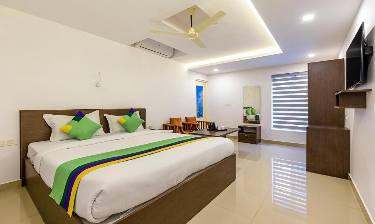 Treebo Trend Airport Avenue Plaza Cochin Airport Hotel Kochi Exterior foto
