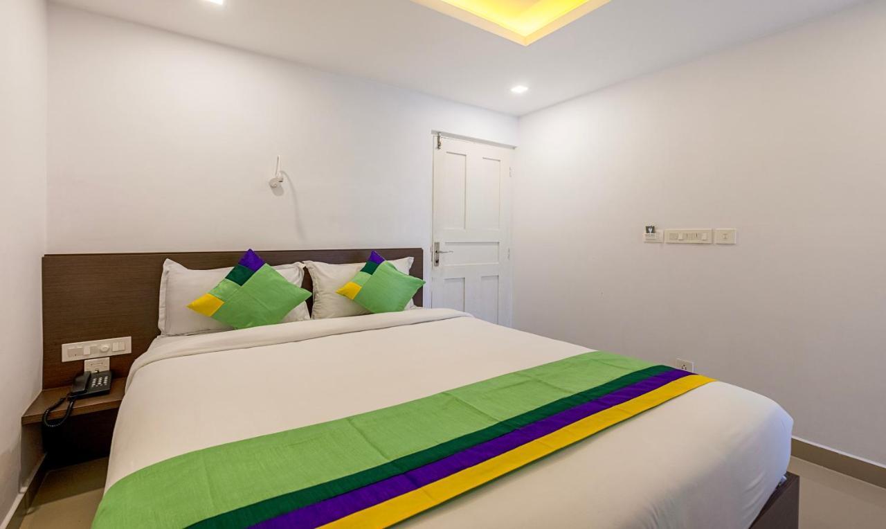 Treebo Trend Airport Avenue Plaza Cochin Airport Hotel Kochi Exterior foto